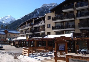 10m from resort center, 4th floor, balcony, parking, tv, ski locker, 24m², Pralognan-la-Vanoise