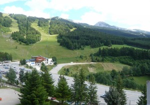 10m from ski slopes, 5th floor, view ski slopes, balcony, parking, tv, ski locker, 43m²
