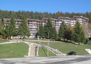 10m from ski slopes, 5th floor, view ski slopes, balcony, parking, tv, ski locker, 43m²
