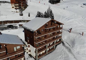 10m from ski slopes, 1st floor, balcony, tv, ski locker, 46m², Les Menuires