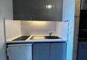 10m from ski slopes, 9th floor, view resort, balcony, ski locker, 21m², Les Menuires