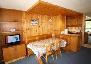 10m from ski slopes, 3rd floor, view lake, balcony, tv, ski locker, 28m², Tignes