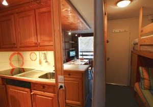 10m from ski slopes, 3rd floor, view lake, balcony, tv, ski locker, 28m², Tignes