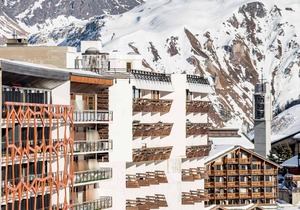 10m from ski slopes, 6th floor, view lake, balcony, tv, ski locker, 63m², Tignes