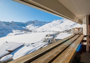 10m from ski slopes, 6th floor, view lake, balcony, tv, ski locker, 63m², Tignes