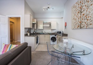 11 Astor House - one bed modern and comfortable ground floor apartment