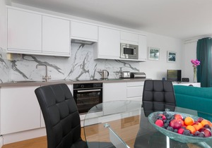 11 Carrack Widden – Sleeps Two – Sea Views – Parking