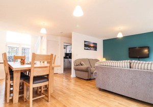 11 TOWAN VALLEY, pet friendly, country holiday cottage in Porthtowan