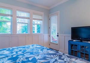 (1110-3) Upgraded and Tastefully Decorated 2 Bed, 2 Bath Ground Floor Condo Near Pool