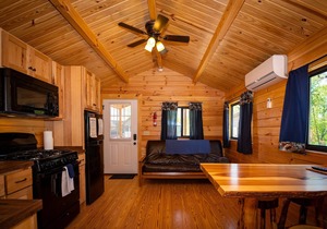 117) Sparrow Log Cabin. Close to Hocking Hills State Park and more!