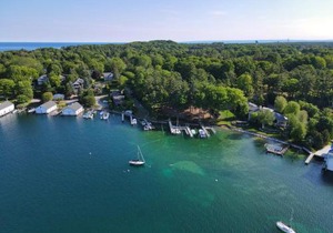 117B Edgewater Inn