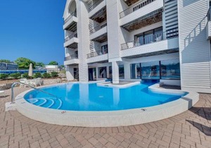 117D Edgewater Inn
