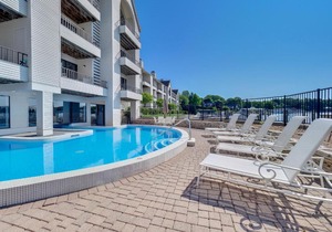 118B Edgewater Inn