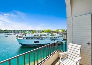 118B Edgewater Inn
