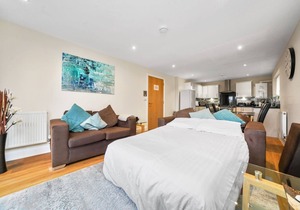 12 - Heathrow Living Serviced Apartments by Ferndale