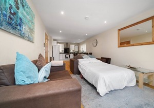 12 - Heathrow Living Serviced Apartments by Ferndale