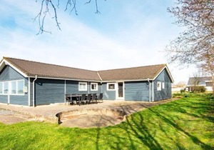 12 person holiday home in Vinderup-By Traum