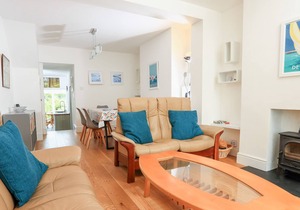 12 RIDGE HILL, pet friendly, character holiday cottage in Dartmouth