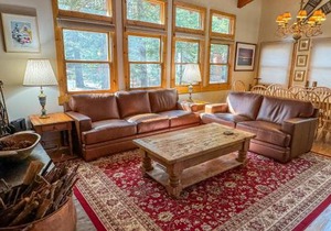 1225 Gold Bend
