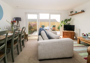 126 CUMBER CLOSE, pet friendly, with a garden in Malborough