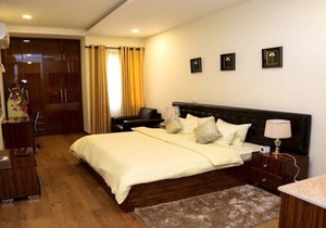 1313 luxury&secure 3 bedroom apartments 24/7 electricity 3/4/10