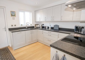 14 PARC DELFRYN, pet friendly, with a garden in Benllech