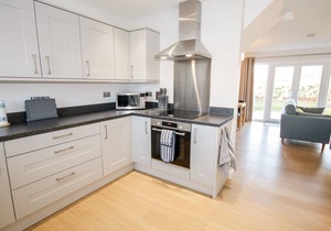 14 PARC DELFRYN, pet friendly, with a garden in Benllech