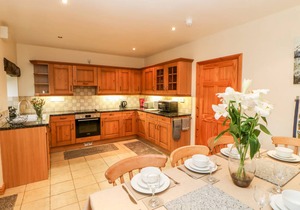 145 m² Cottage ∙ 4 bedrooms ∙ 8 guests