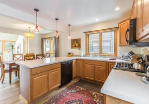 1490OAK Grandview Condo