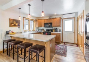 1490OAK Grandview Condo