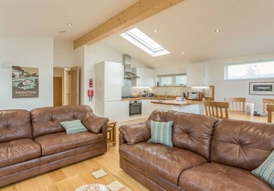 15 FARAWAY FIELDS, pet friendly, luxury holiday cottage in Dobwalls