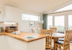 15 FARAWAY FIELDS, pet friendly, luxury holiday cottage in Dobwalls