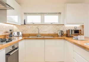 15 FARAWAY FIELDS, pet friendly, luxury holiday cottage in Dobwalls