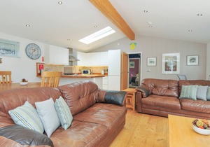 15 HORIZON VIEW, pet friendly, luxury holiday cottage in Dobwalls