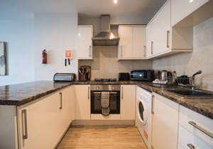15 Trinity Mews - coaching mews just a few steps from harbour and town centre in quiet cul de sac -