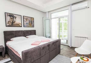 150sqm Apartment with 4 units! GREAT FOR GROUPS