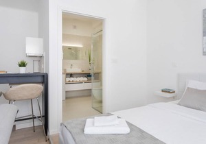 150sqm Main Square Apt!-4 Units-Great for Groups!