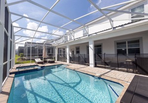 1579PD: Unique ChampionsGate 8b with private pool