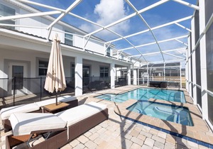 1579PD: Unique ChampionsGate 8b with private pool