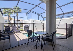 1589MVD: Resort style townhome with private pool!