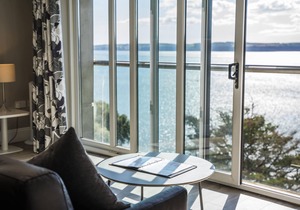 16 Astor - one bed apartment with juliette balcony and stunning uninterrupted sea views