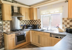16 BADGERS RETREAT, pet friendly, with hot tub in Richmond