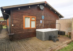 16 BADGERS RETREAT, pet friendly, with hot tub in Richmond