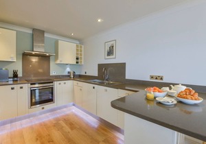 17 BURGH ISLAND CAUSEWAY, family friendly in Bigbury-On-Sea