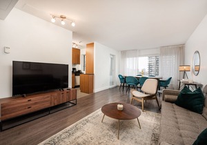 1725 - Downtown 2 Beds, Pool & Park