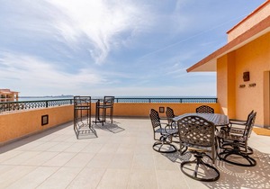 180 m² Condo ∙ 3 bedrooms ∙ 6 guests