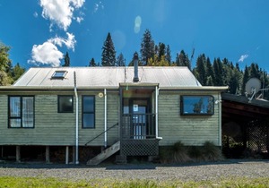 18b Alpine Avenue