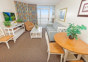 1BR/1BA Oceanfront condo w/Kitchen & Balcony in Center of MB, #400