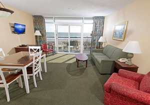 1BR/1BA Oceanfront condo w/Kitchen & Balcony in Center of MB, #154