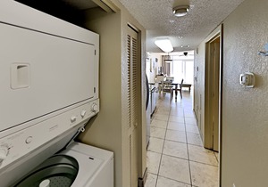 1BR/1BA Oceanfront condo w/Kitchen & Balcony in Center of MB, #855